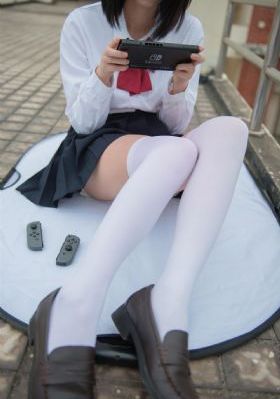 日韩美女劈腿露下部_BD韩语在线播放观看